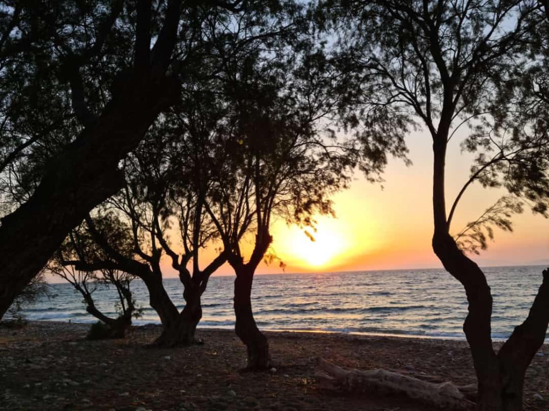 Lambou Beach Sunset Soroni Eksteriør bilde