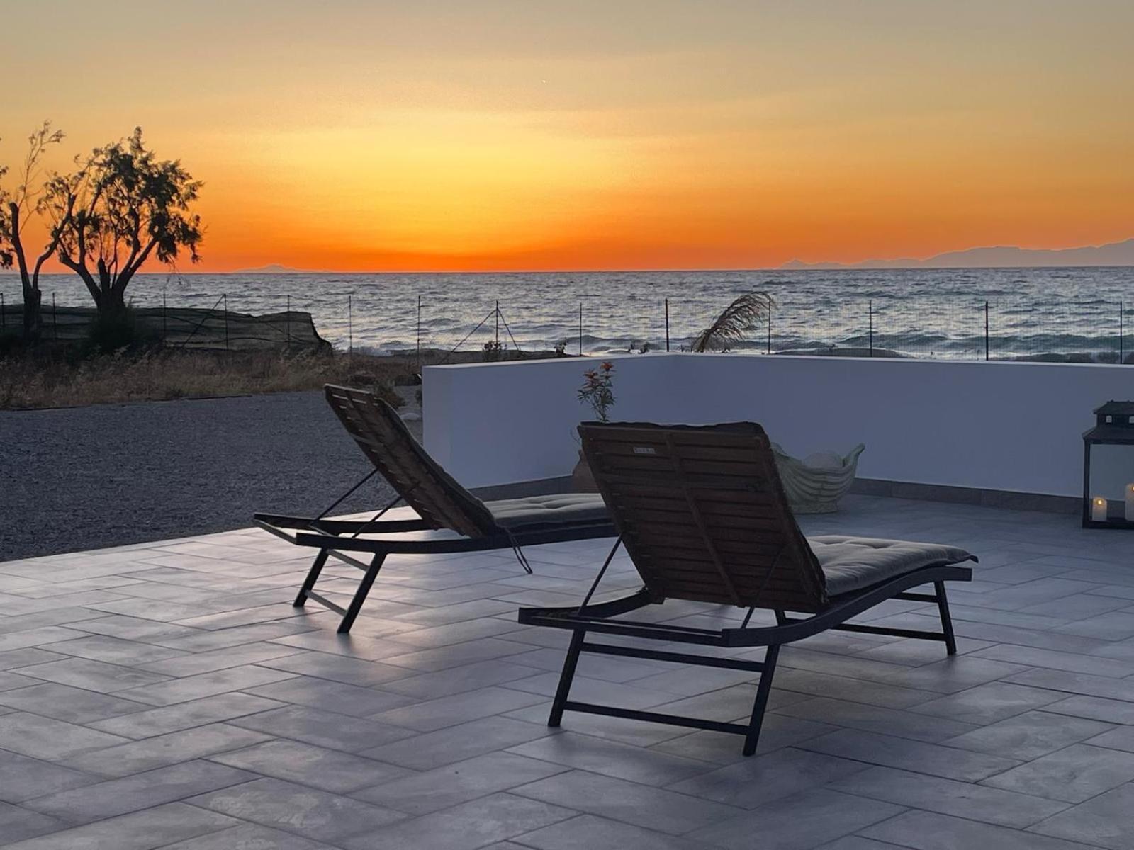 Lambou Beach Sunset Soroni Eksteriør bilde