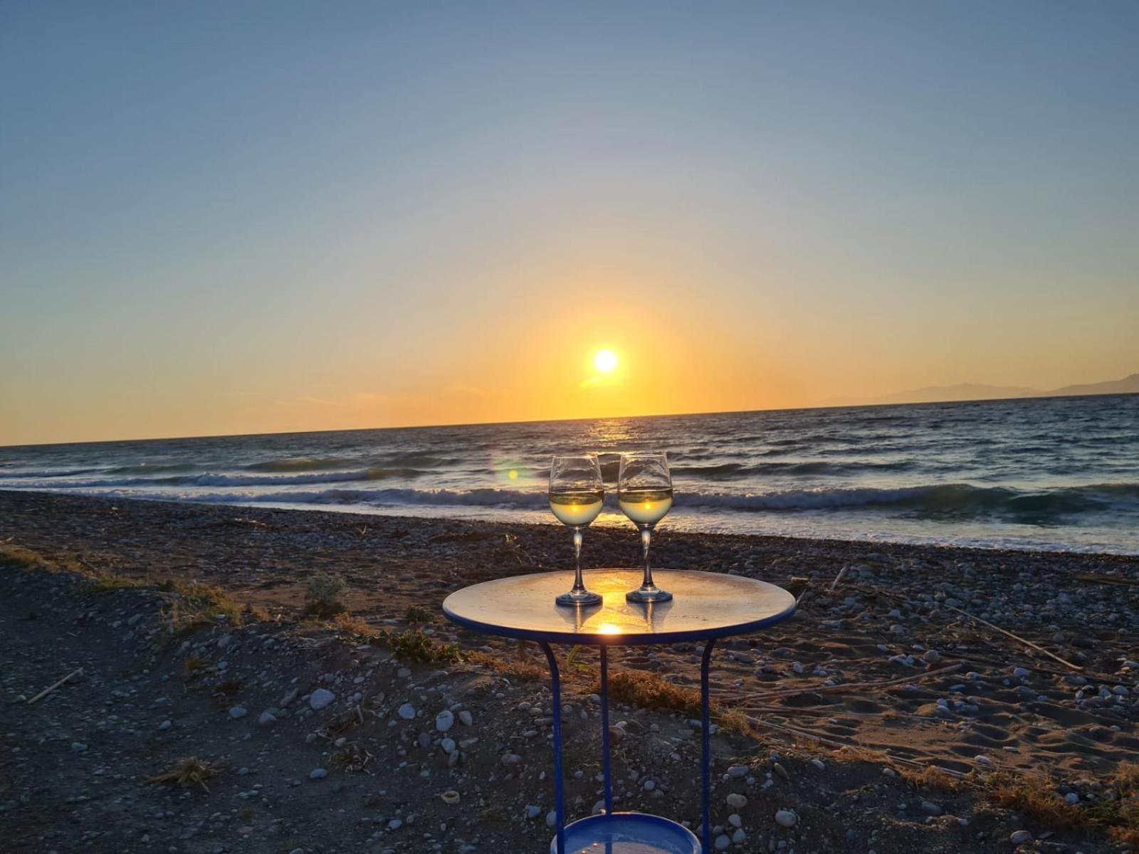 Lambou Beach Sunset Soroni Eksteriør bilde