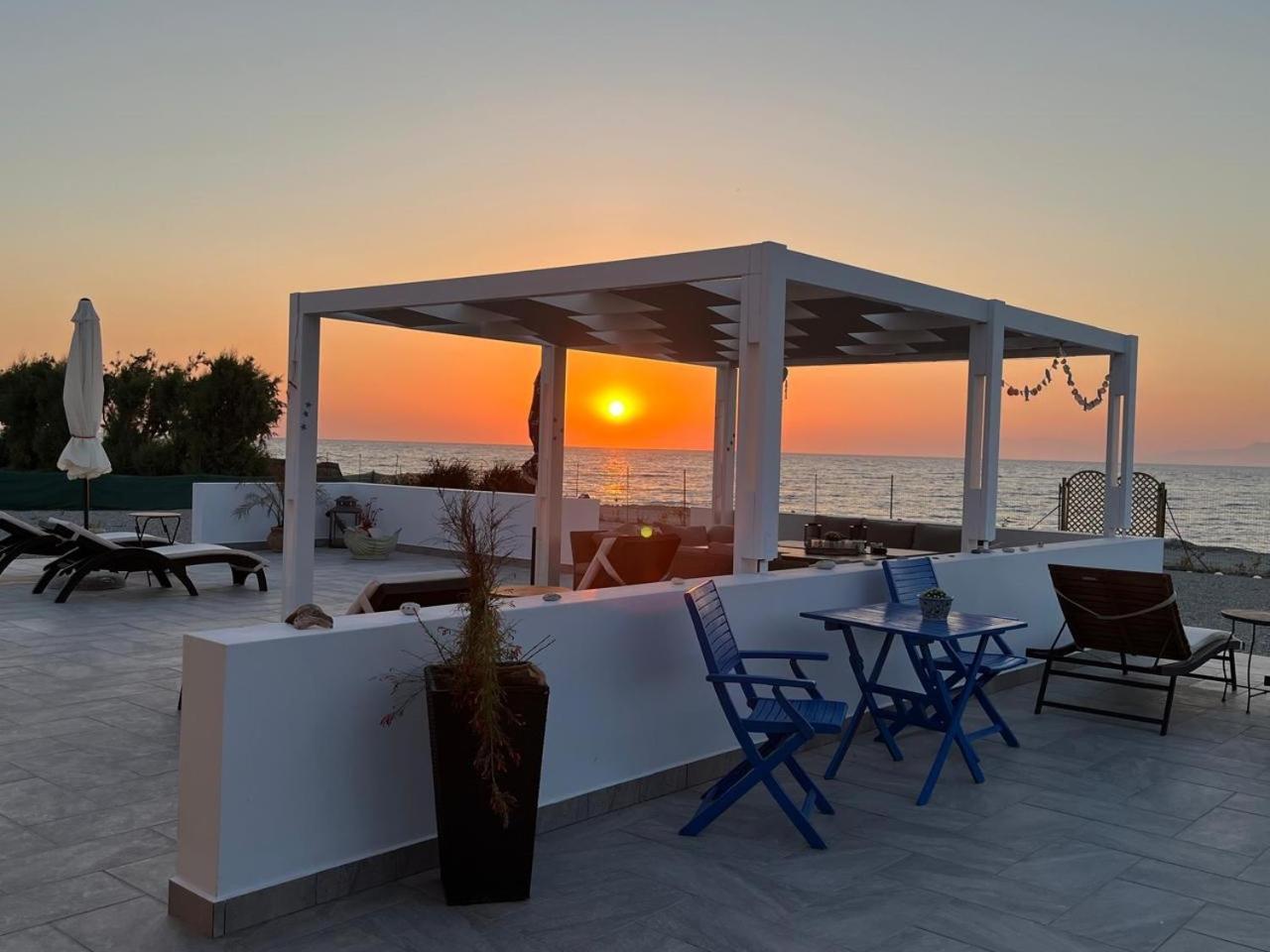 Lambou Beach Sunset Soroni Eksteriør bilde