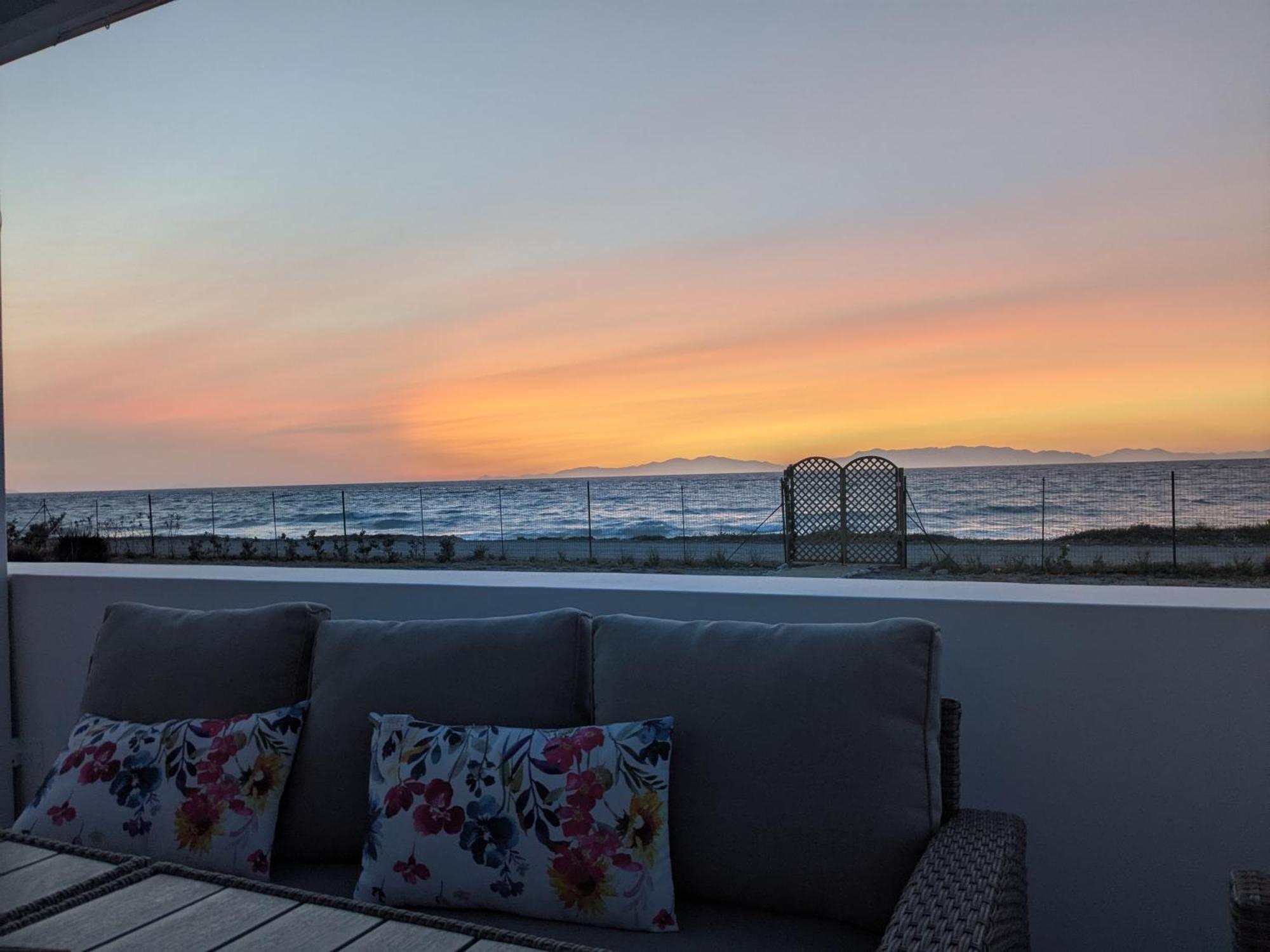 Lambou Beach Sunset Soroni Eksteriør bilde